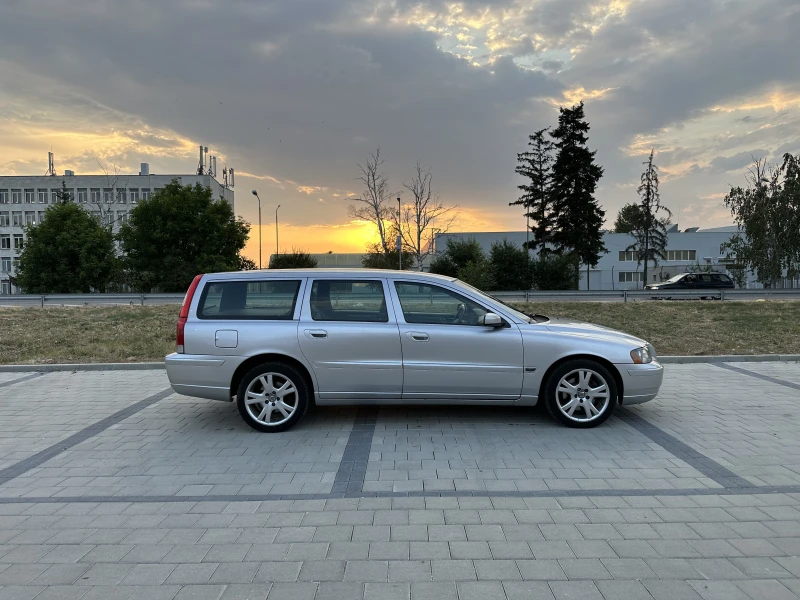 Volvo V70 D5 AWD 6-скорости, снимка 6 - Автомобили и джипове - 53344571