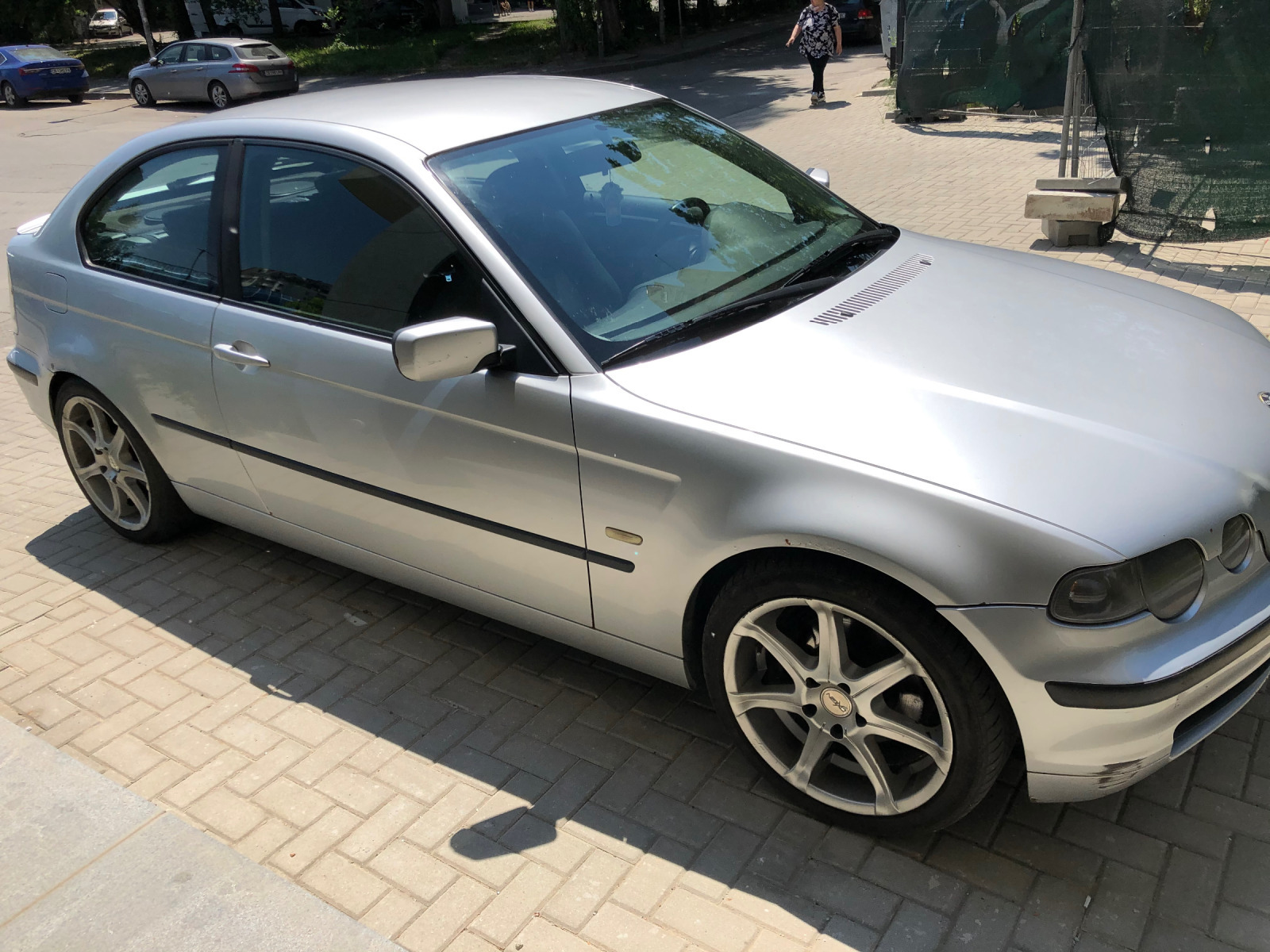 BMW 320 Compact - изображение 1
