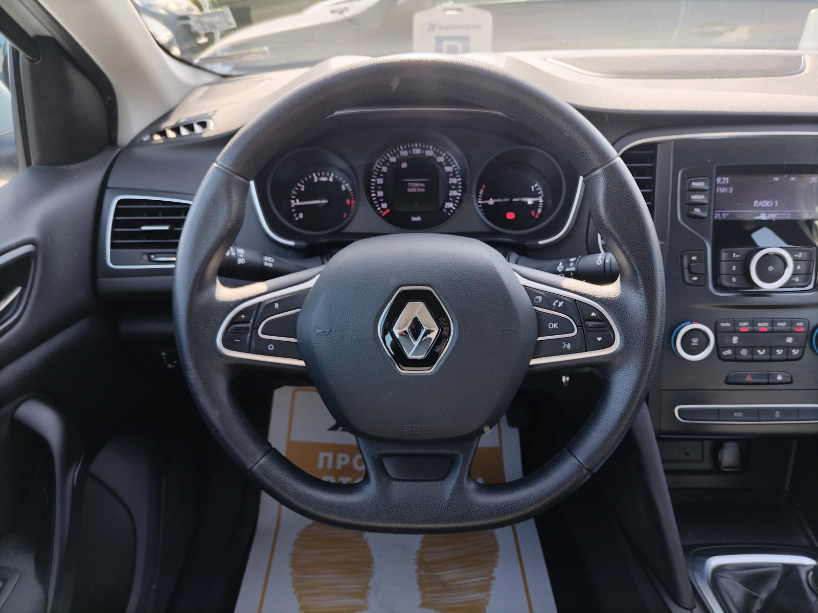 Renault Megane 1.3TCe 140 к.с./Life - изображение 9
