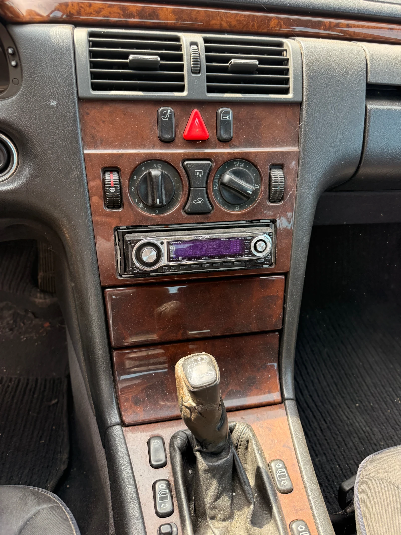 Mercedes-Benz E 200 2.2D - изображение 6