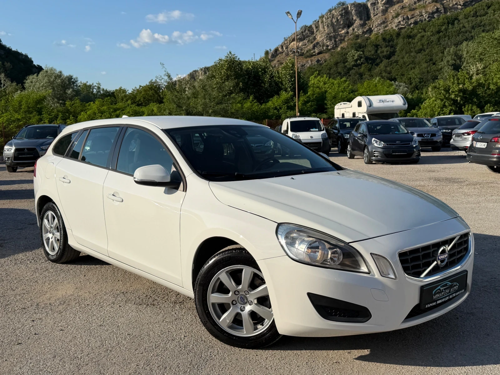 Volvo V60 2.0D КАТО НОВА