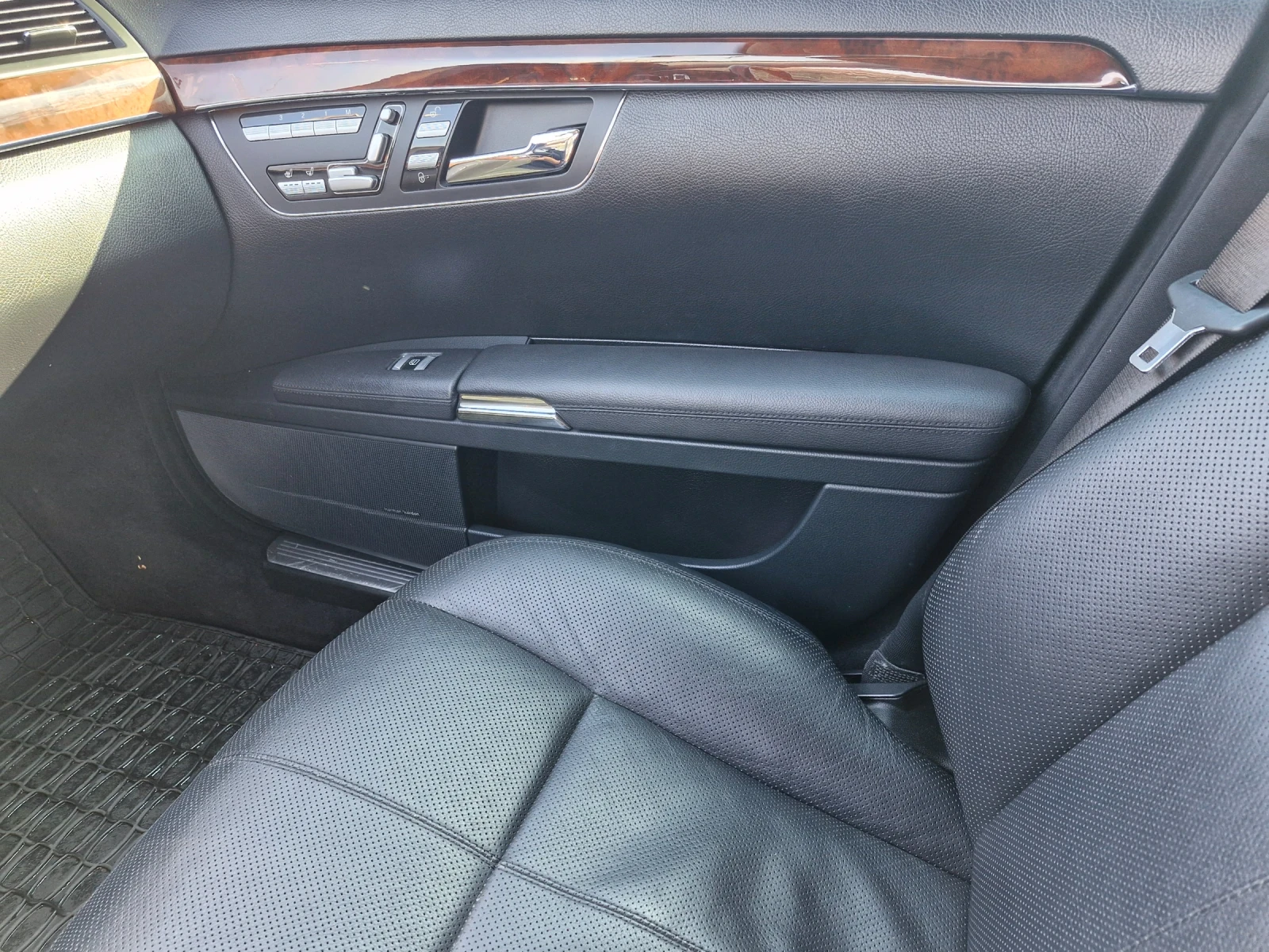 Mercedes-Benz S 320, снимка 15 - Автомобили и джипове - 53844225