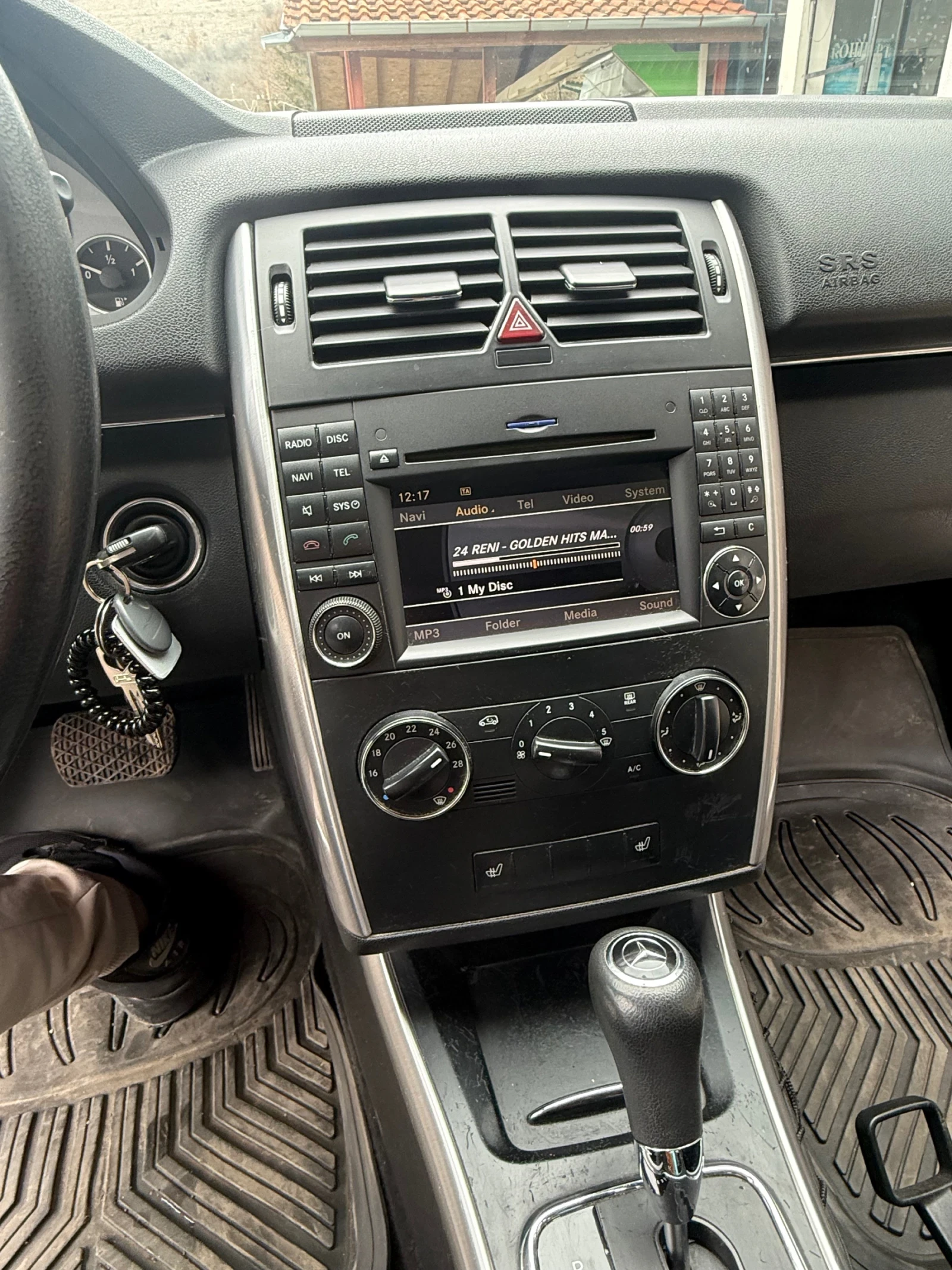 Mercedes-Benz B 180, снимка 12 - Автомобили и джипове - 53891343