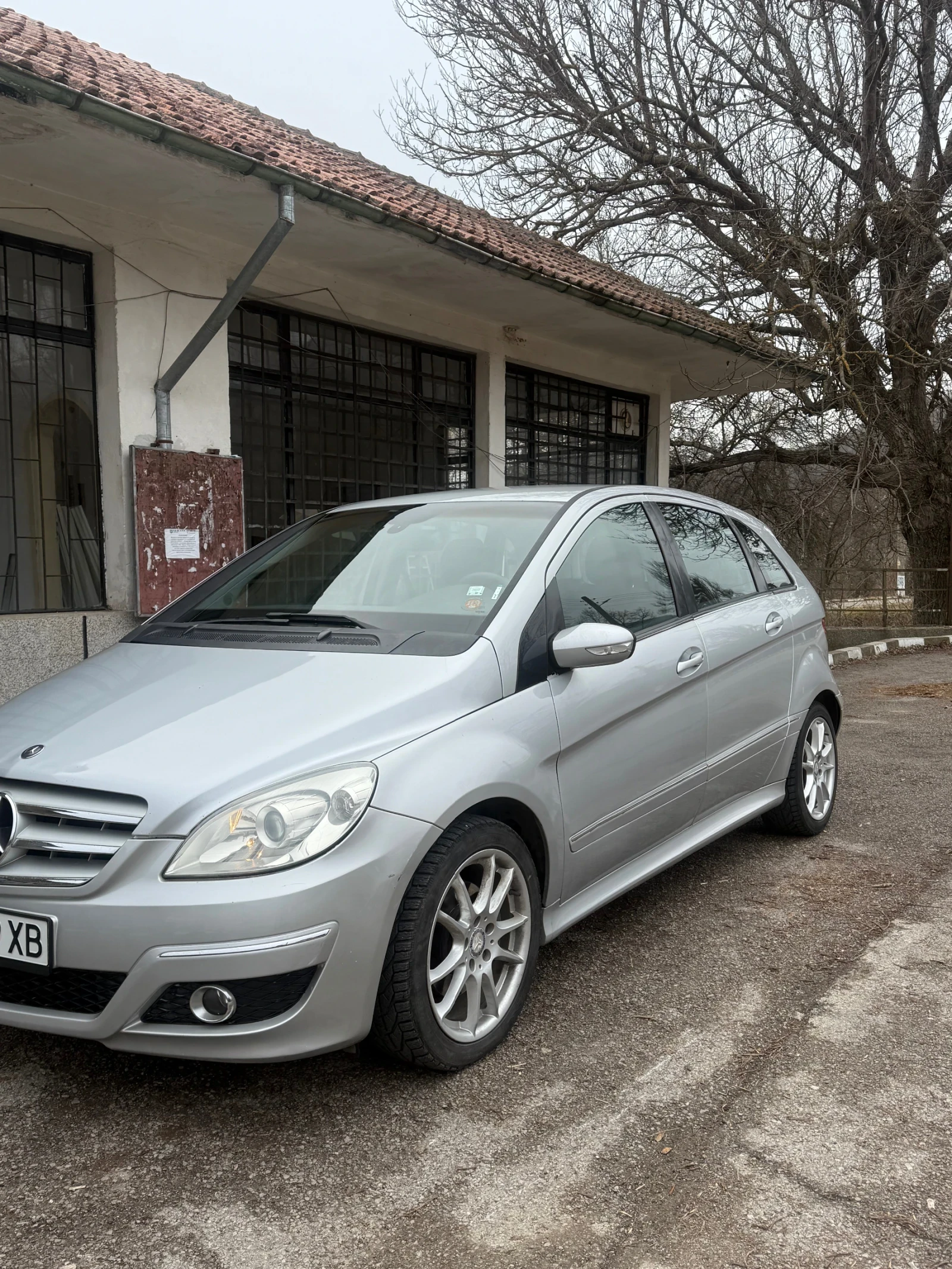 Mercedes-Benz B 180, снимка 2 - Автомобили и джипове - 53891343