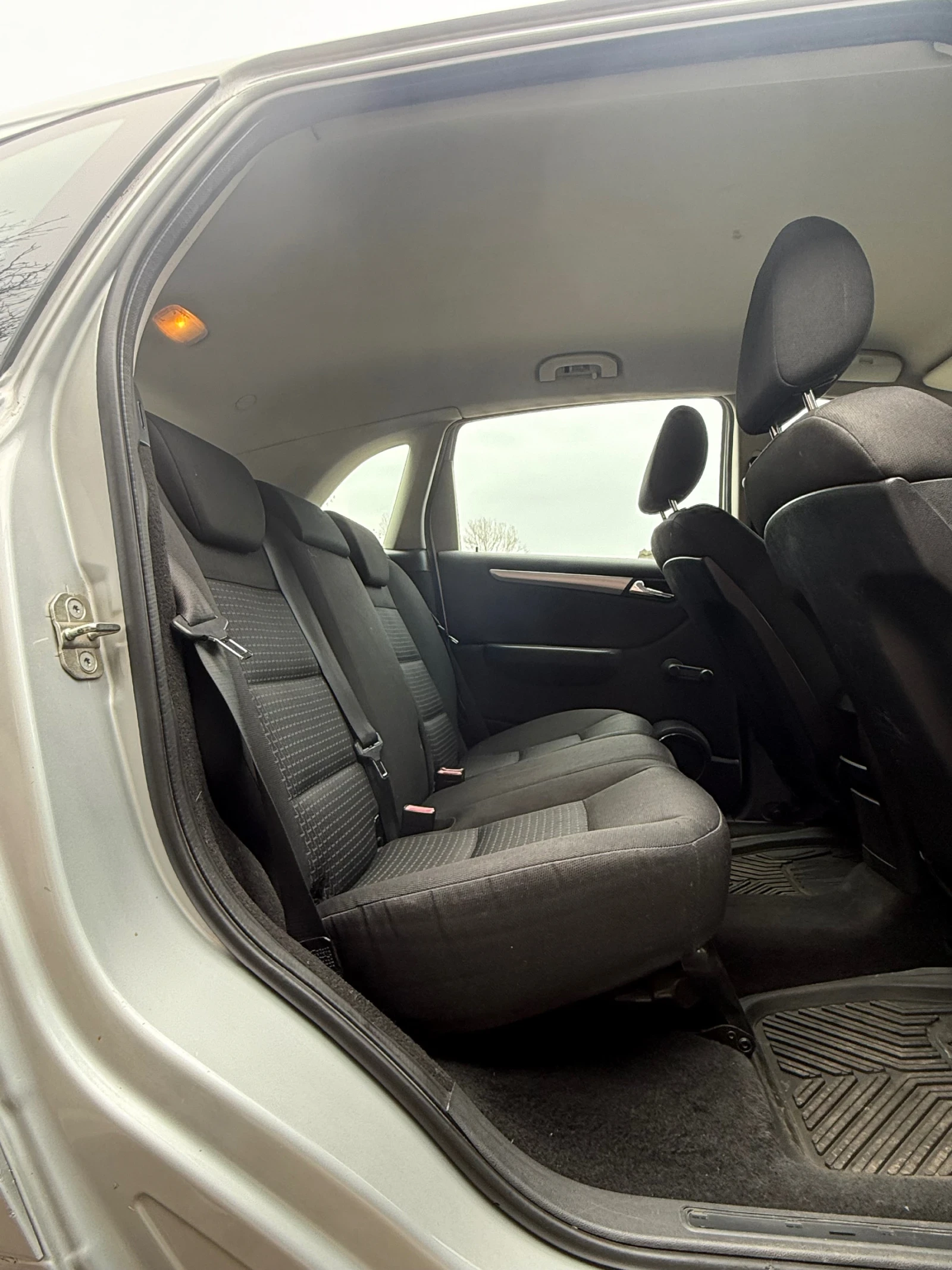 Mercedes-Benz B 180, снимка 7 - Автомобили и джипове - 53891343