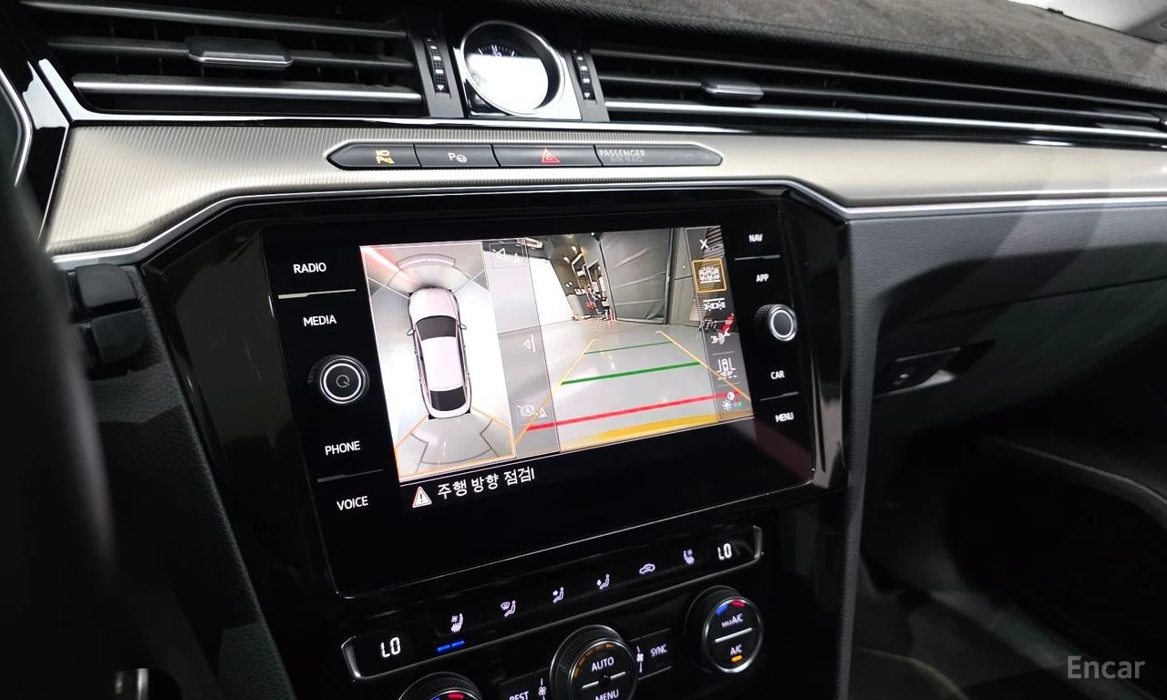 VW Arteon 2.0 TDI Prestige* DISTRONIC* 360 CAM* HEAD-UP* , снимка 13 - Автомобили и джипове - 54720594