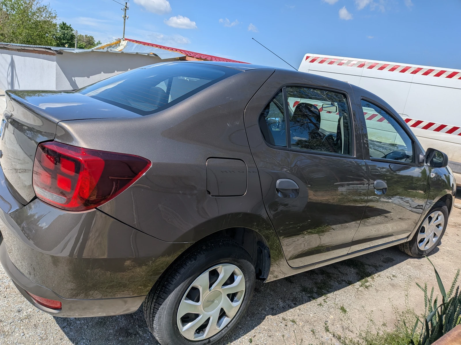 Dacia Logan, снимка 2 - Автомобили и джипове - 54740257