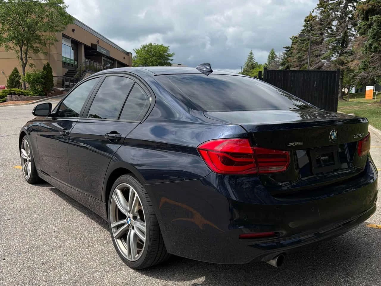 BMW 320 i xDrive| ПОДГРЕВИ| NAVI| CARFAX| , снимка 8 - Автомобили и джипове - 54859914