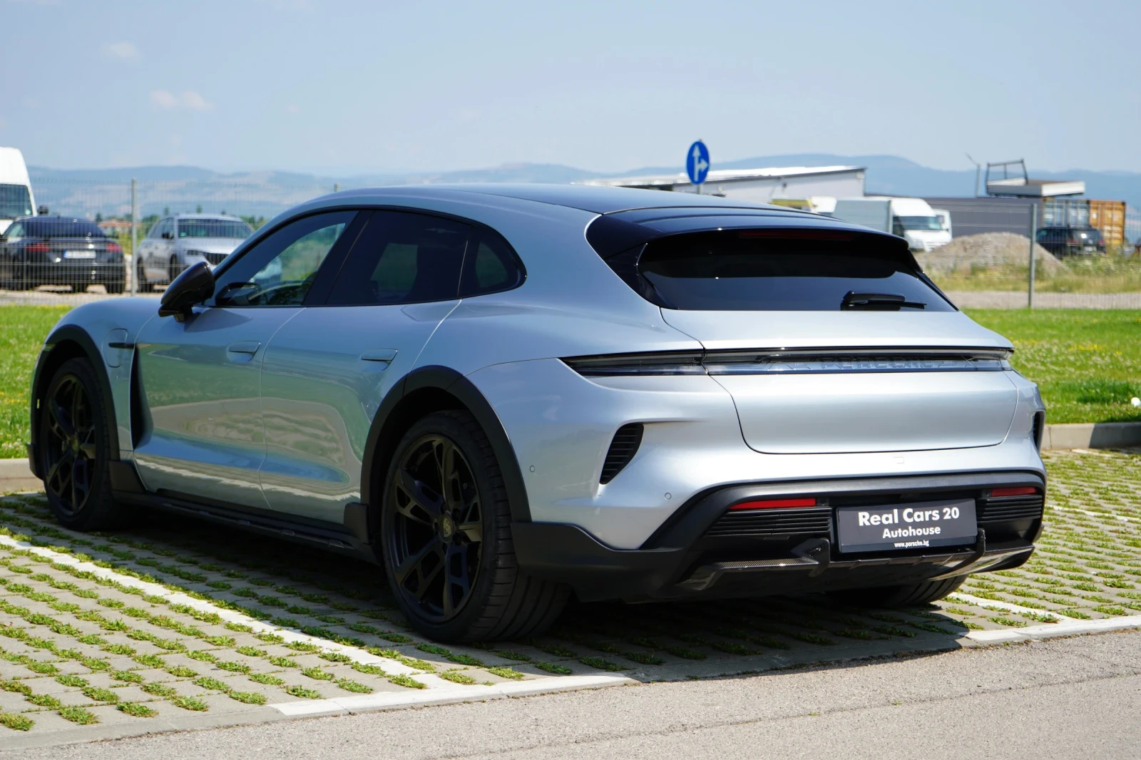 Porsche Taycan TURBO S* CROSS TURISMO* EXCLUSIVE* BURM* Approved*, снимка 6 - Автомобили и джипове - 55114691