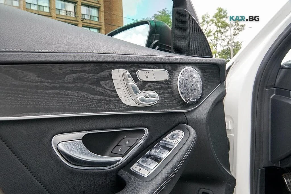Mercedes-Benz C 400 AMG Line * HeadUp *  AвтоКредит * (ЦЕНА ДО БГ), снимка 11 - Автомобили и джипове - 55786294