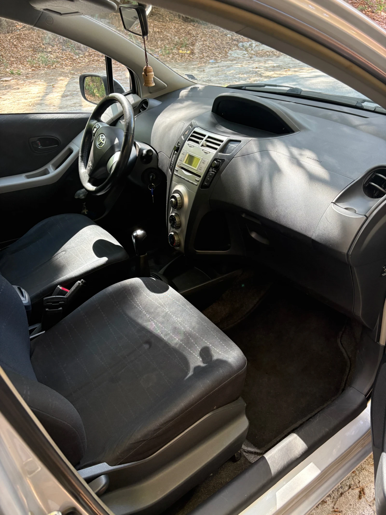 Toyota Yaris, снимка 8 - Автомобили и джипове - 56012301