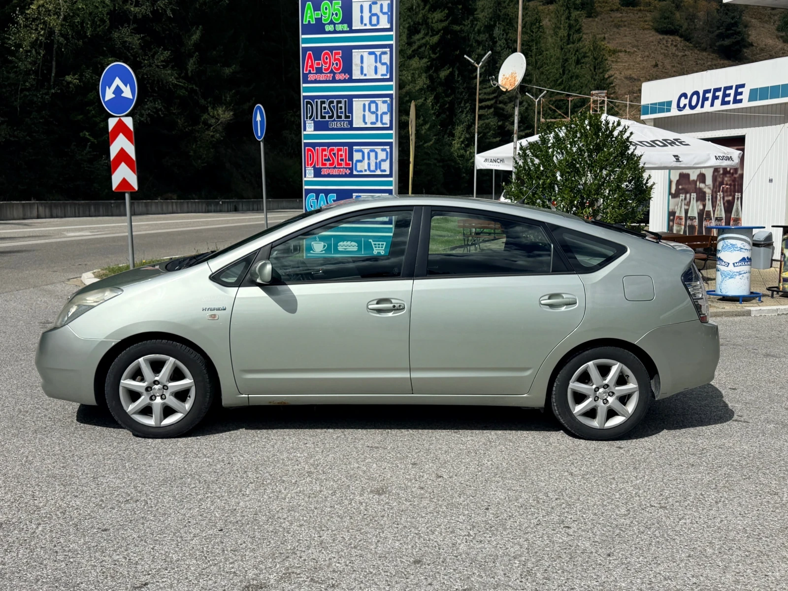 Toyota Prius FACE* JBL* ОБСЛУЖЕН* РЕГИСТРИРАН, снимка 2 - Автомобили и джипове - 56240176