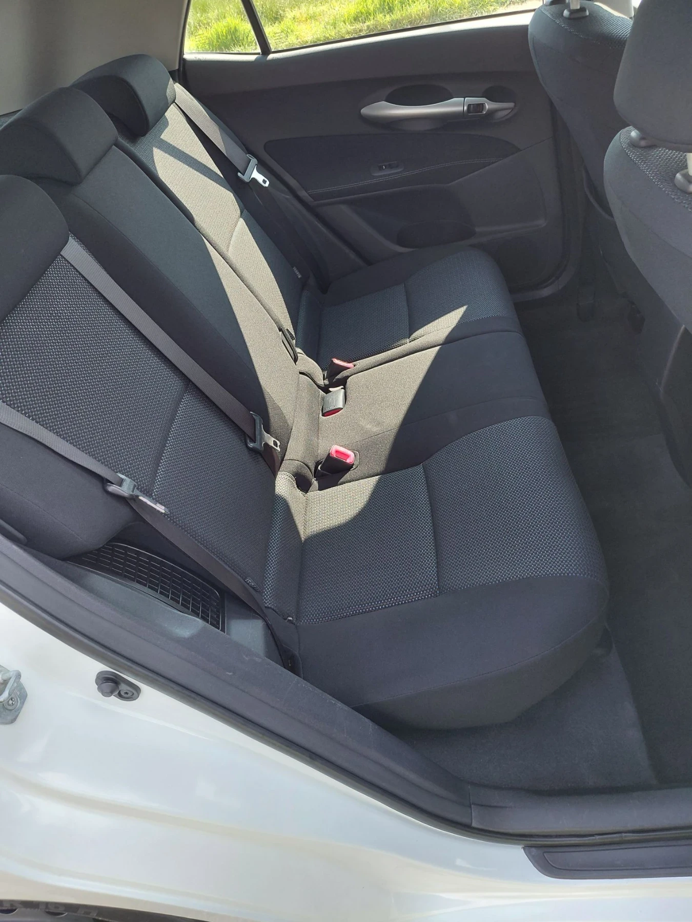 Toyota Auris Хибрид - автомат, снимка 10 - Автомобили и джипове - 56374435