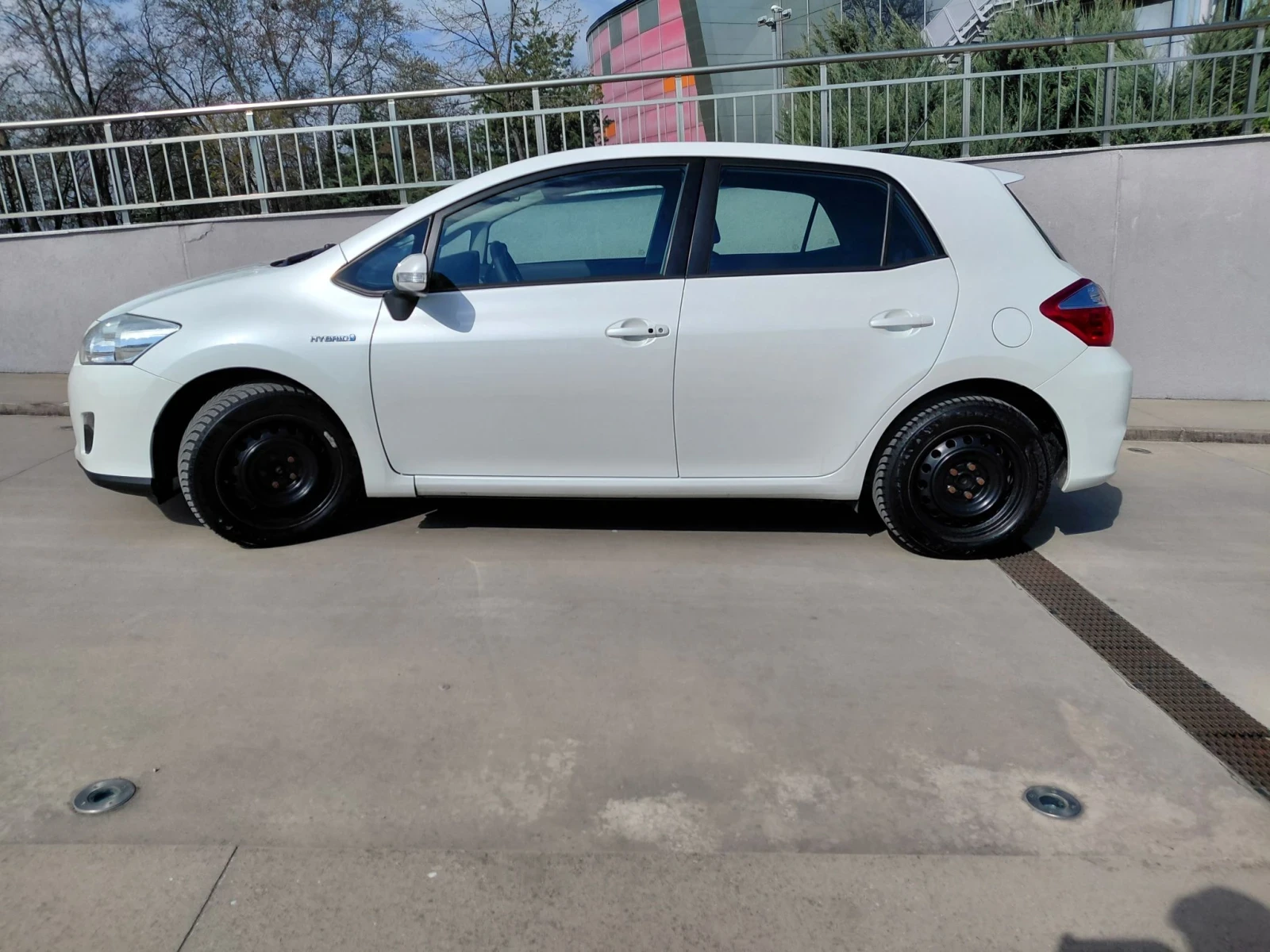 Toyota Auris Хибрид - автомат, снимка 6 - Автомобили и джипове - 56374435