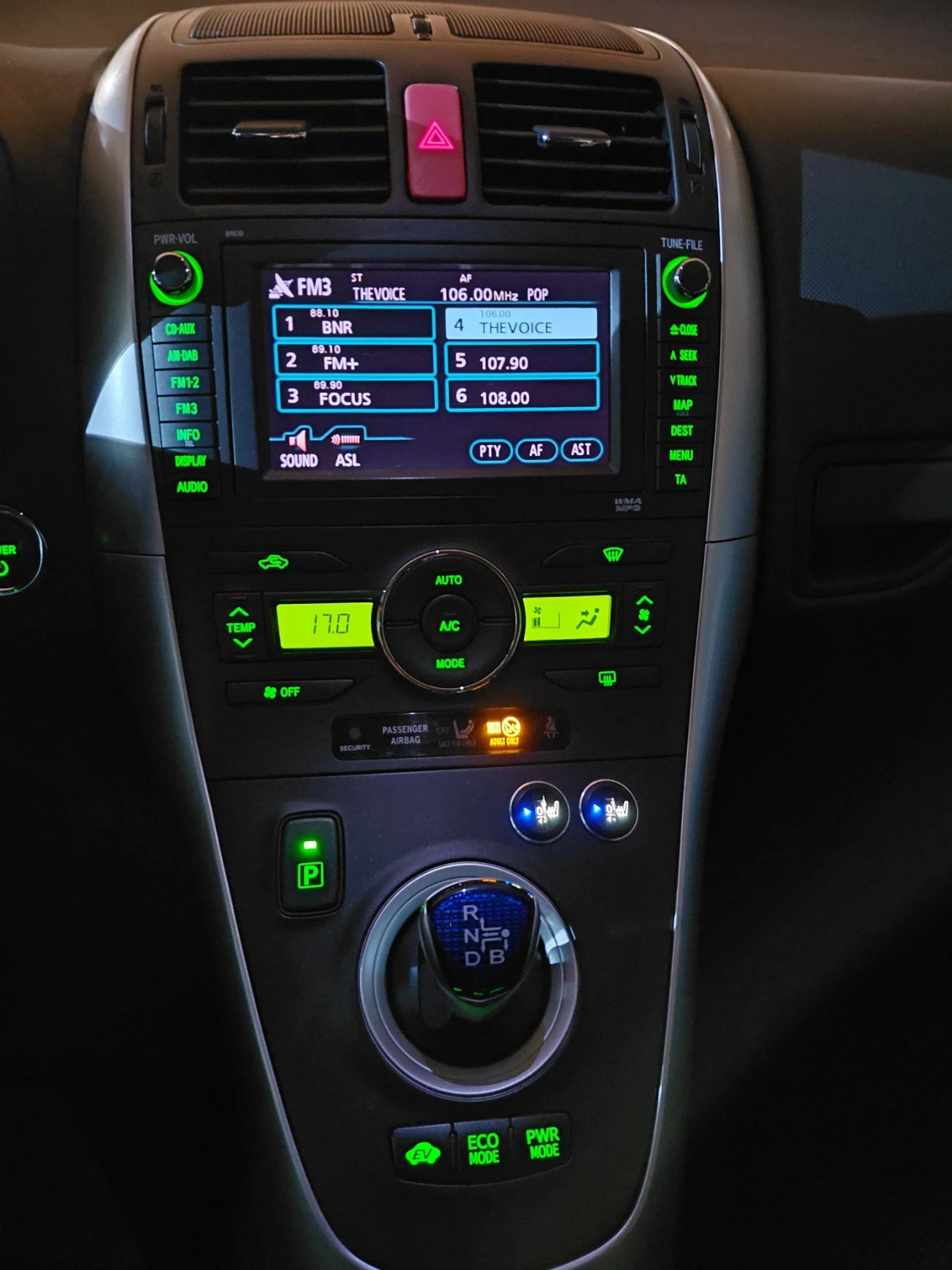 Toyota Auris Хибрид - автомат, снимка 13 - Автомобили и джипове - 56374435