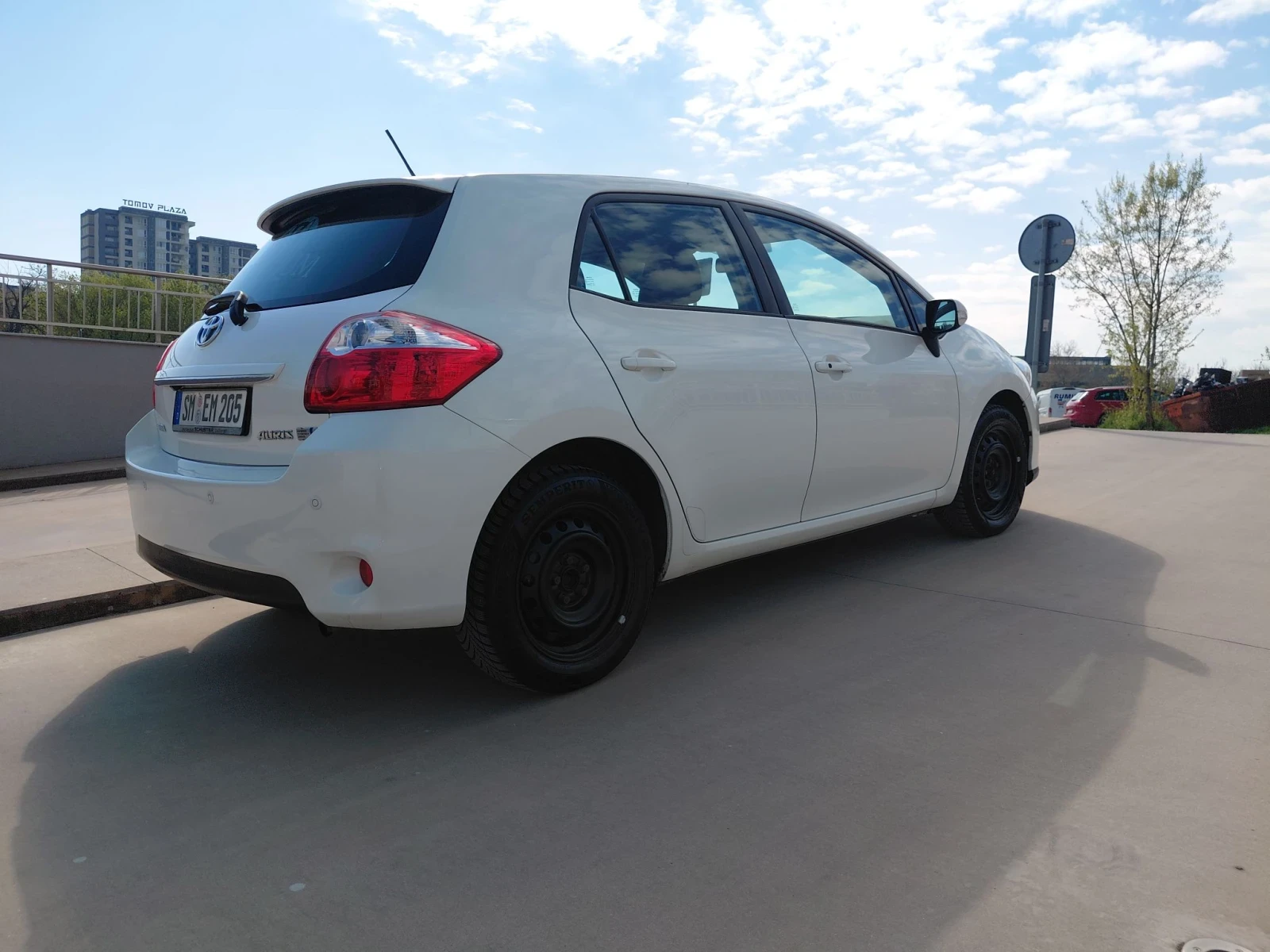 Toyota Auris Хибрид - автомат, снимка 3 - Автомобили и джипове - 56374435