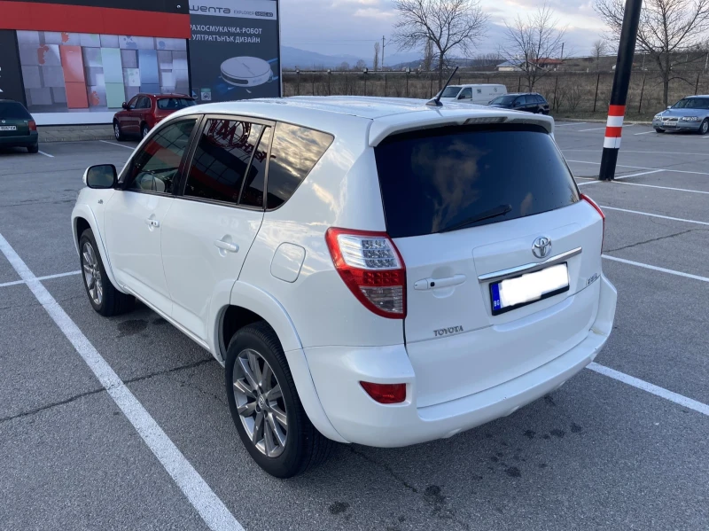 Toyota Rav4 2.2 - 150 к.с. Евро 5, снимка 4 - Автомобили и джипове - 48664809