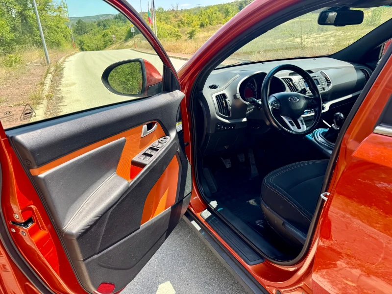 Kia Sportage 2.0 CRDI 4x4, снимка 8 - Автомобили и джипове - 51081364
