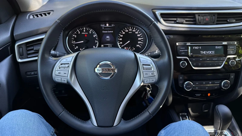 Nissan Qashqai, снимка 17 - Автомобили и джипове - 52174618