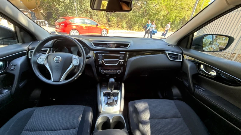 Nissan Qashqai, снимка 12 - Автомобили и джипове - 52174618