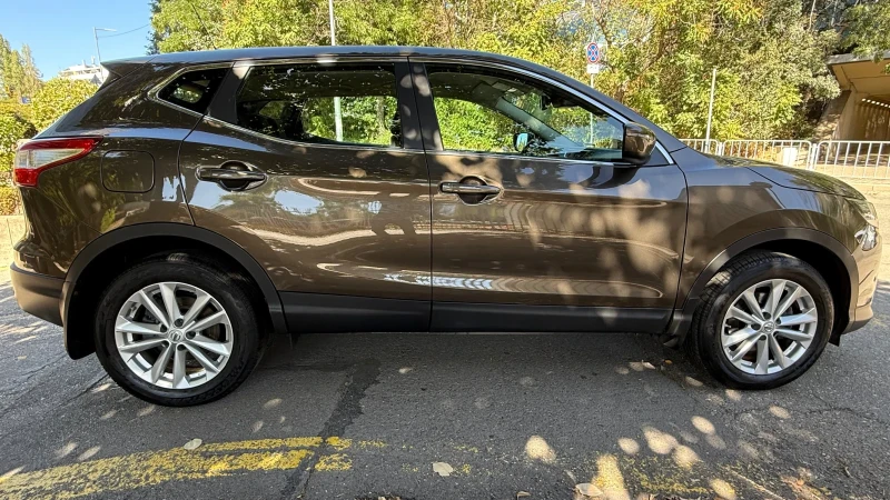 Nissan Qashqai, снимка 7 - Автомобили и джипове - 52174618