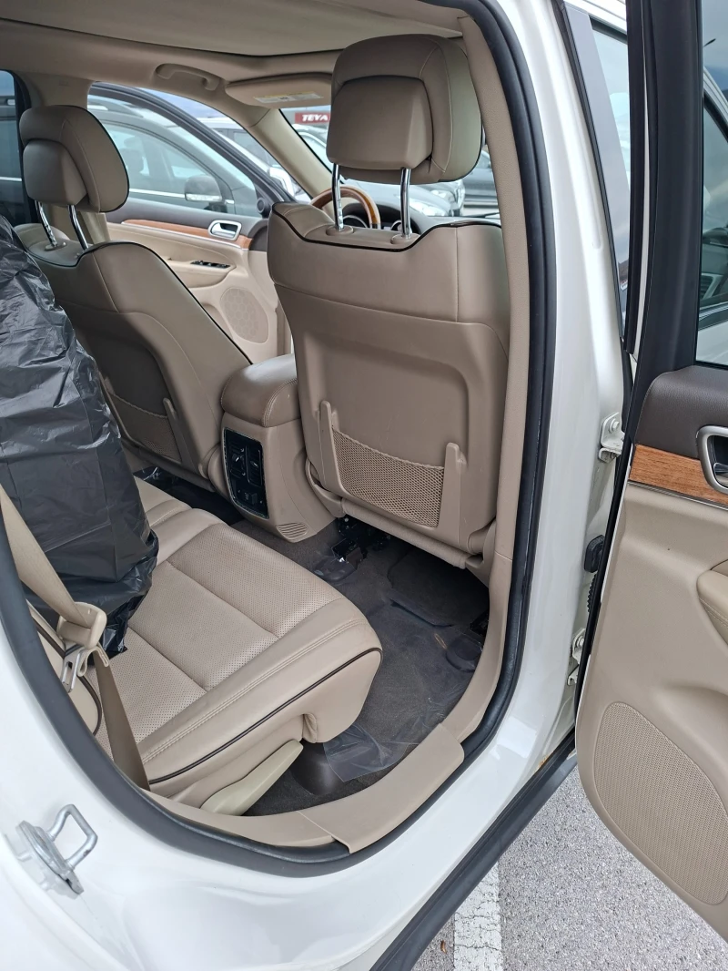 Jeep Grand cherokee 3.6 294hp OVERLAND, снимка 12 - Автомобили и джипове - 53133298