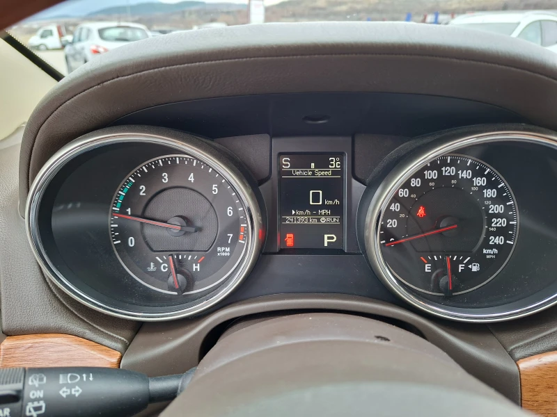 Jeep Grand cherokee 3.6 294hp OVERLAND, снимка 14 - Автомобили и джипове - 53133298