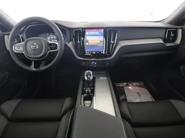 Volvo XC60 B5 AWD = Ultimate Dark= Гаранция, снимка 4 - Автомобили и джипове - 46721228