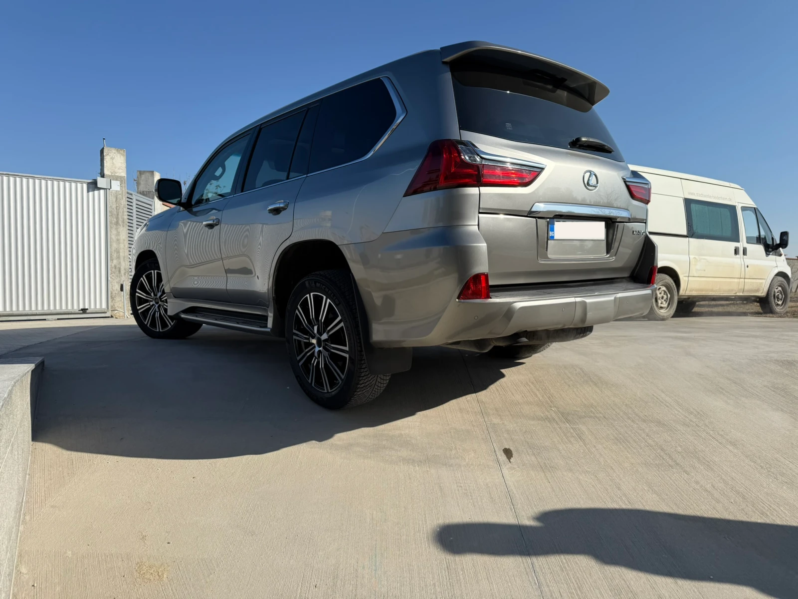 Lexus LX 570  - изображение 5