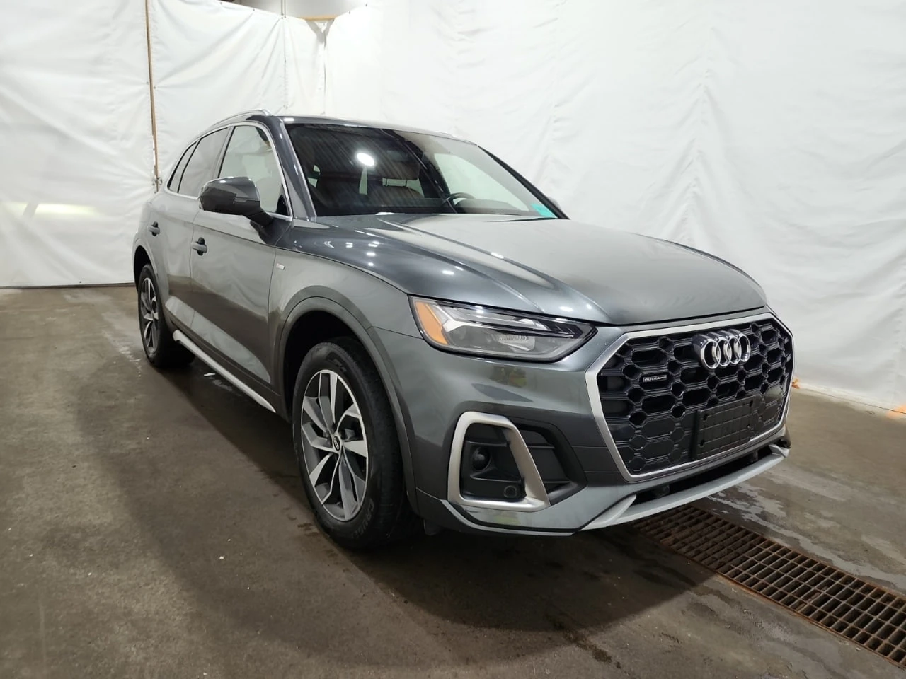 Audi Q5 * АВТО КРЕДИТ* ЦЕНА ДО БГ * СЕРВИЗНА ИСТОРИЯ *  - изображение 3