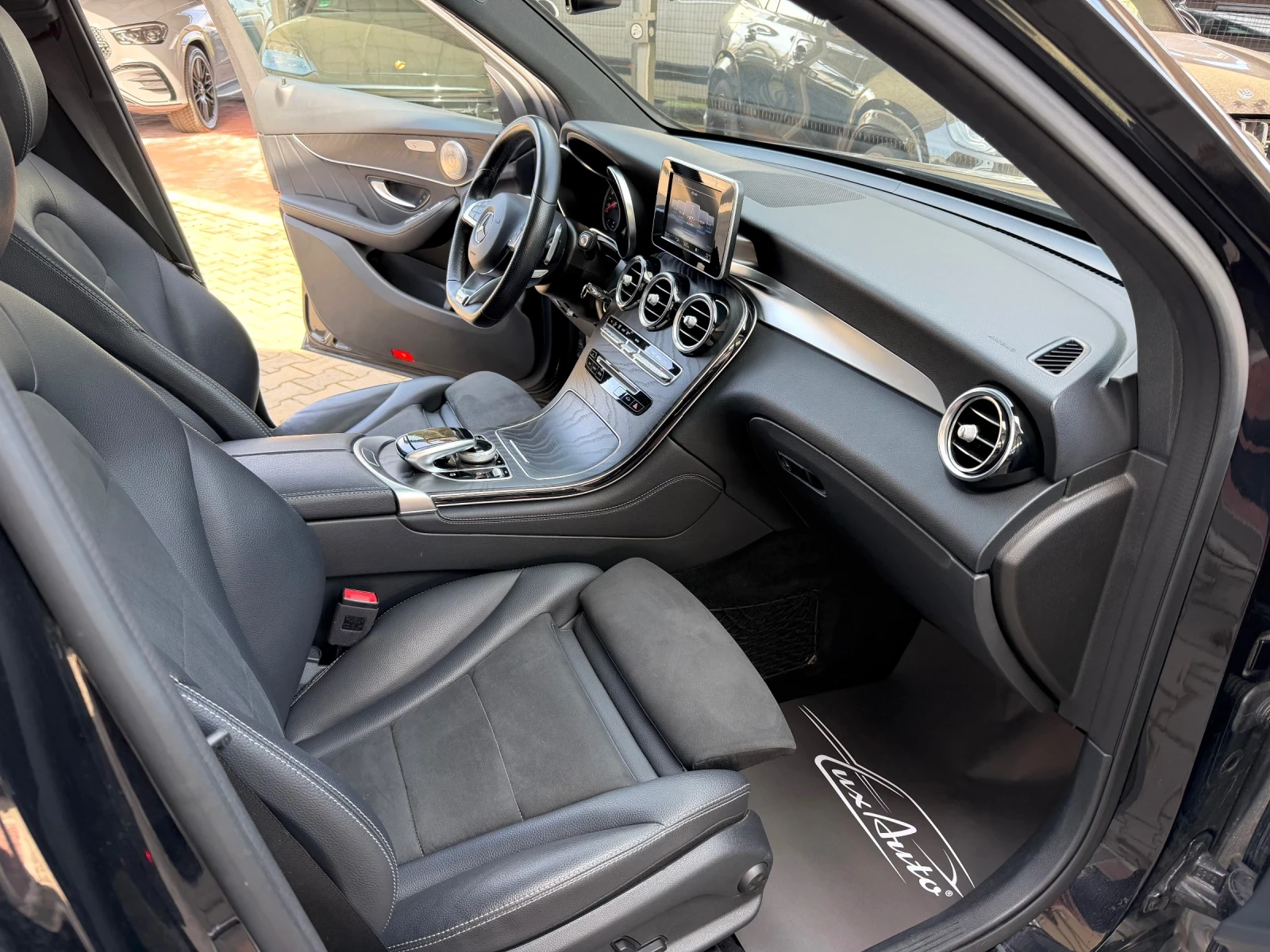 Mercedes-Benz GLC 350 D#AMG STYLE#PANORAMA#NAVI#CAMERA#ALCANTAR#102000KM, снимка 11 - Автомобили и джипове - 53818034