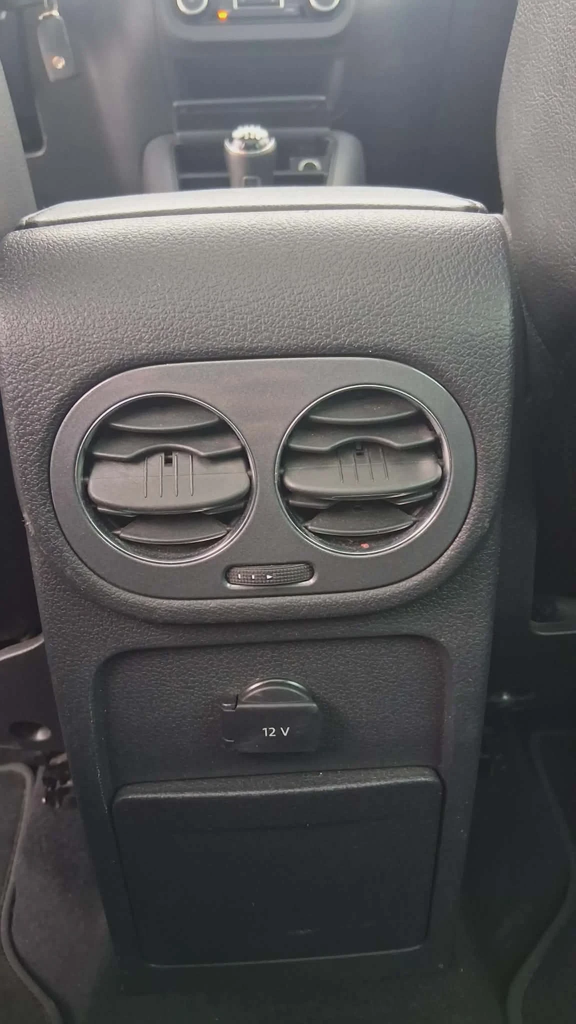 VW Tiguan, снимка 14 - Автомобили и джипове - 54128453