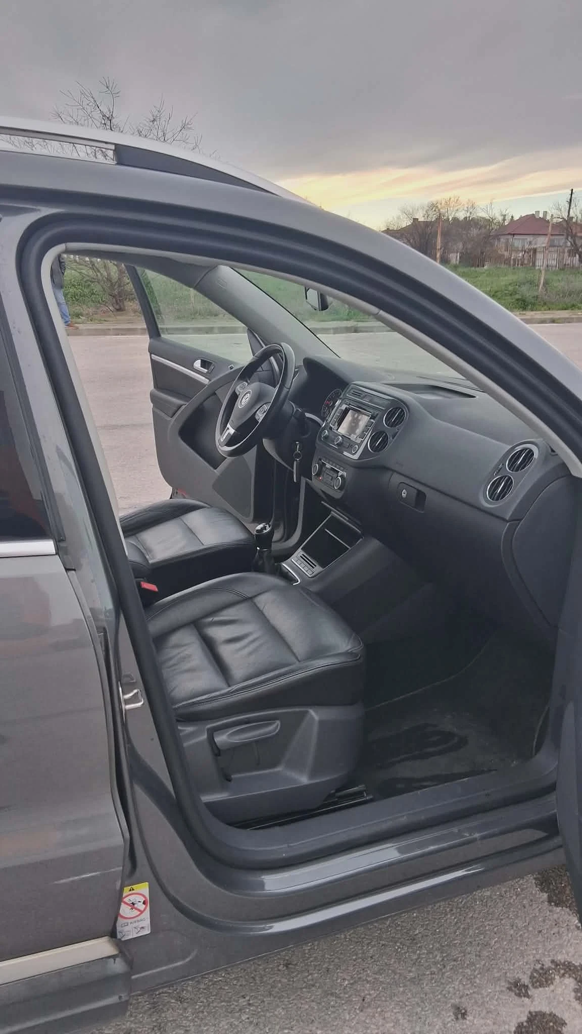 VW Tiguan, снимка 5 - Автомобили и джипове - 54128453