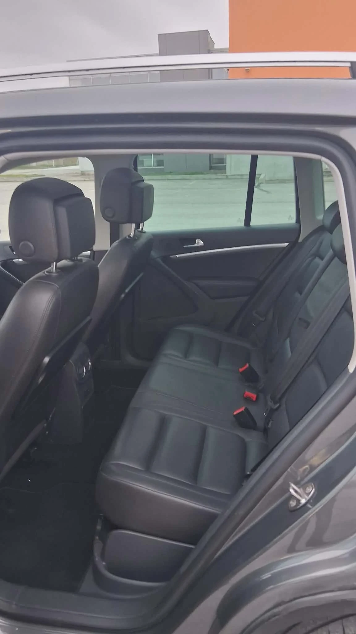 VW Tiguan, снимка 11 - Автомобили и джипове - 54128453