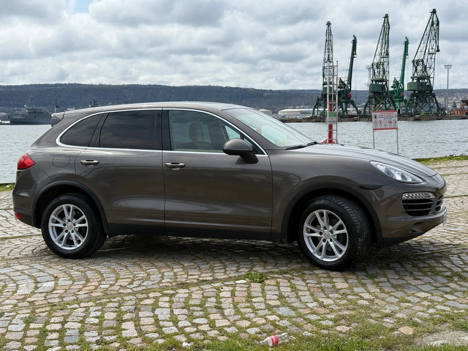 Porsche Cayenne 3.0D, снимка 2 - Автомобили и джипове - 54583379