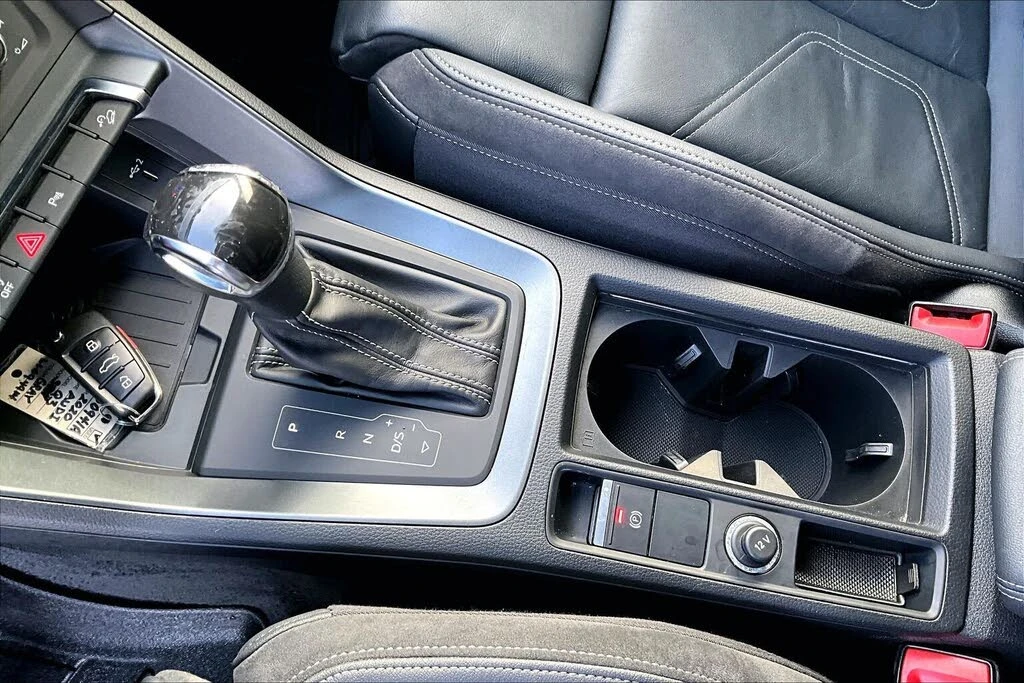 Audi Q3 QUATTRO* PREMIUM* SLINE* ДИГИТАЛНО* ТАБЛО* ПАНО* , снимка 12 - Автомобили и джипове - 54608186