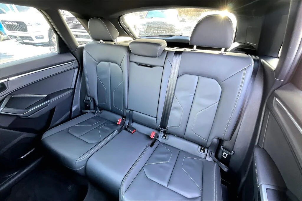 Audi Q3 QUATTRO* PREMIUM* SLINE* ДИГИТАЛНО* ТАБЛО* ПАНО* , снимка 11 - Автомобили и джипове - 54608186
