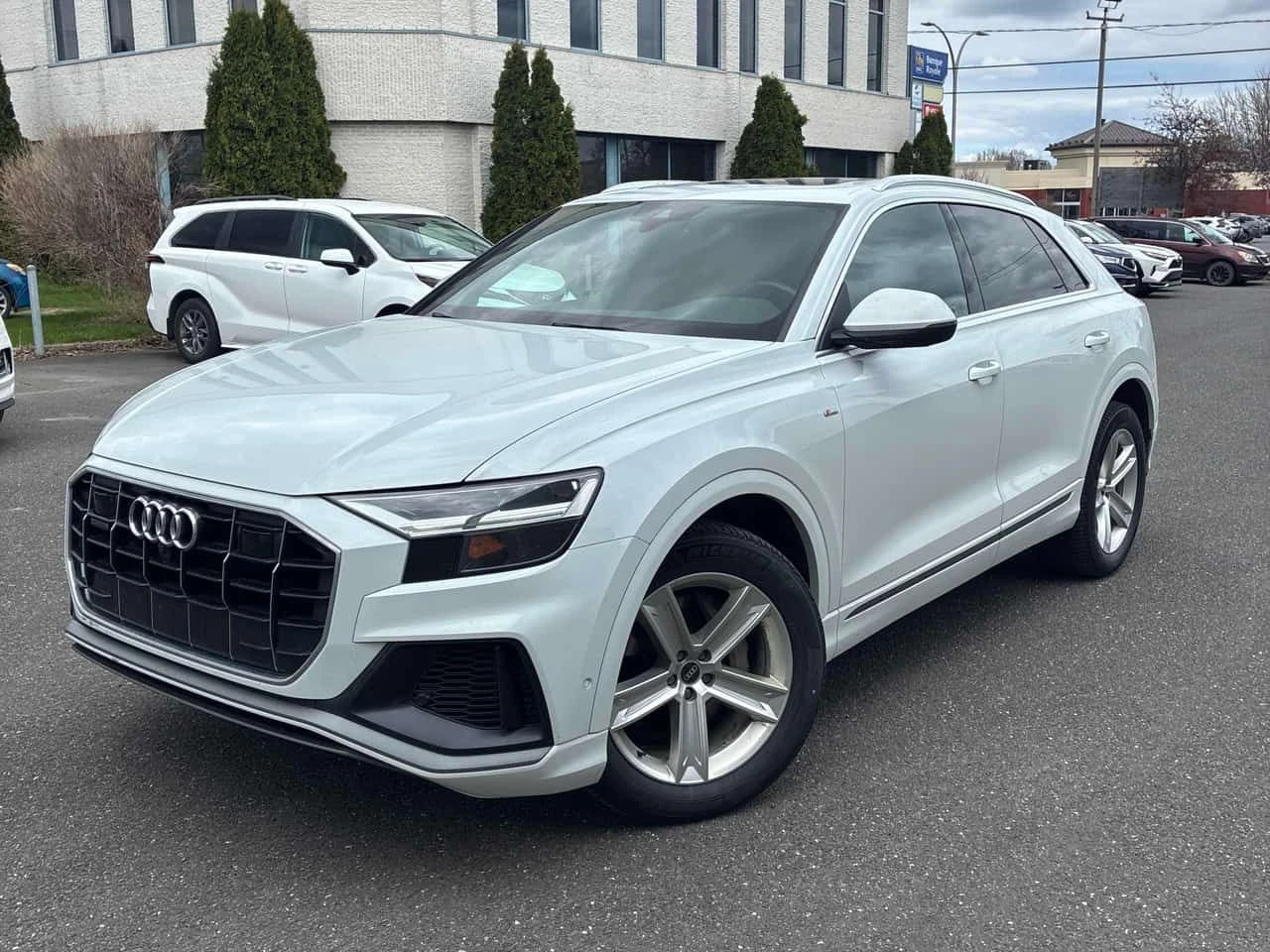 Audi Q8 Progressiv* ДИСТРОНИК* ОБДУХВАНЕ* 360* ПАНОРАМА