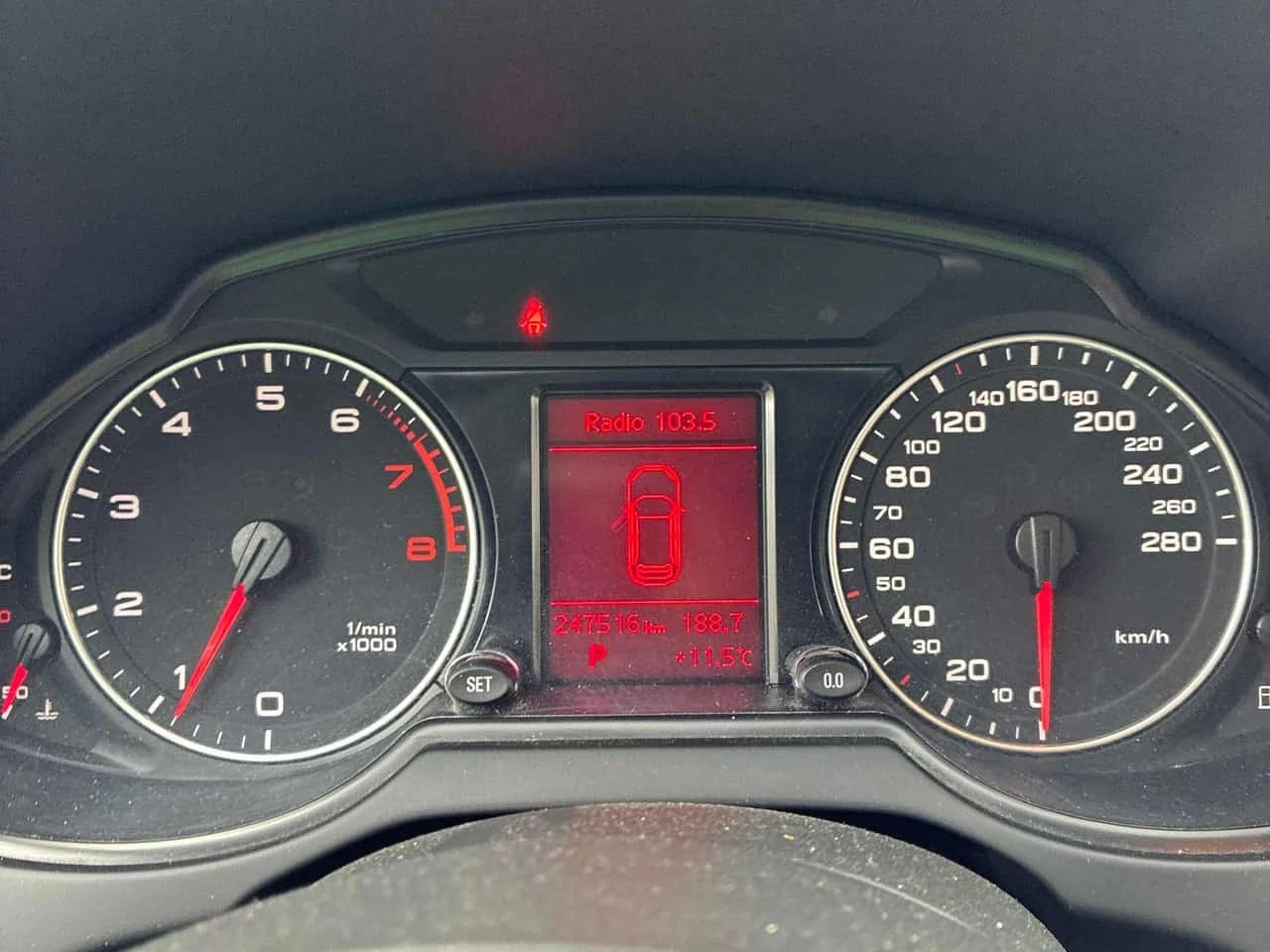 Audi Q5 * 2.0L Premium * CARFAX * ОТ ПРЕДСТАВИТЕЛСТВО * , снимка 8 - Автомобили и джипове - 55748103