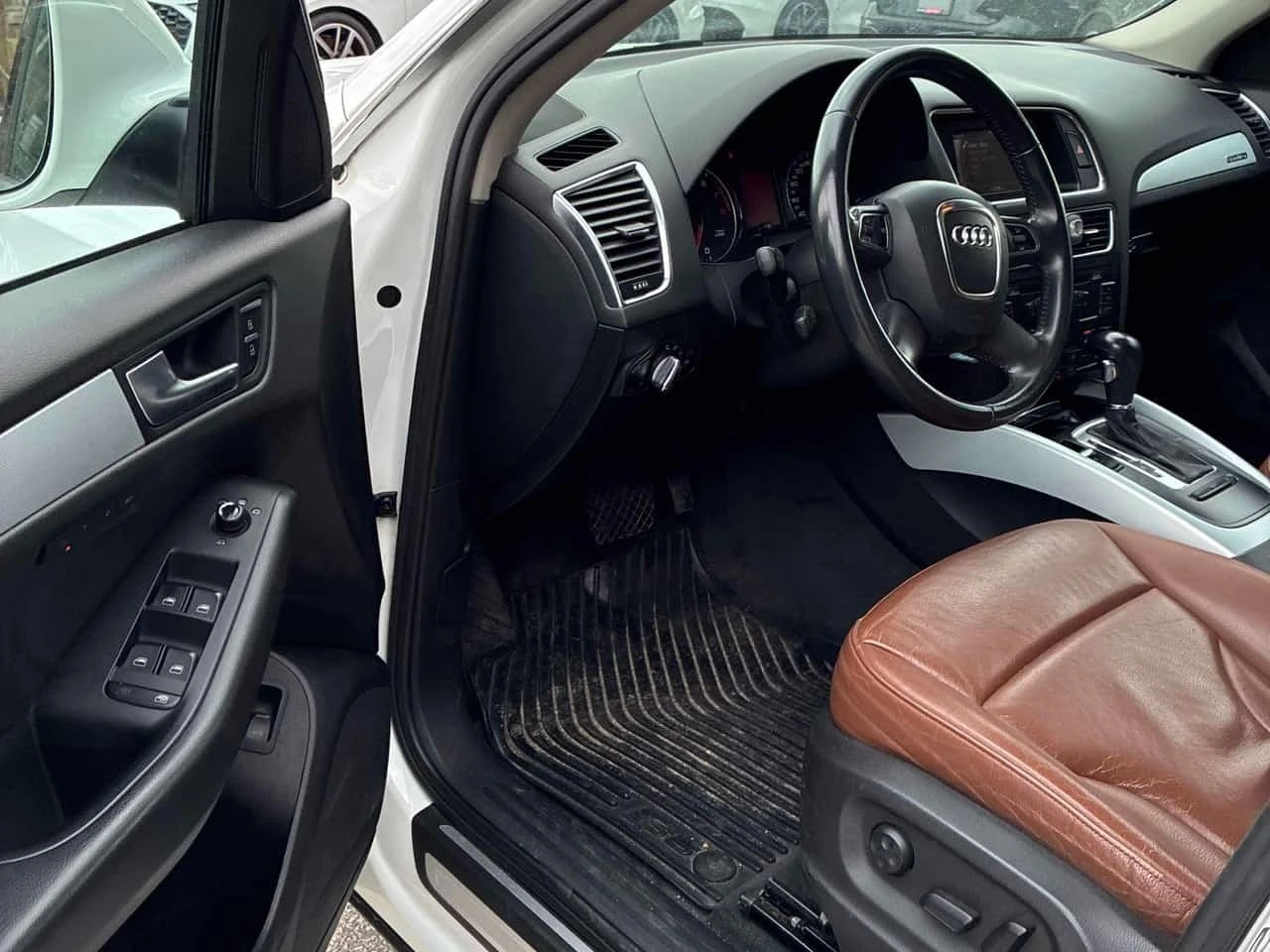 Audi Q5 * 2.0L Premium * CARFAX * ОТ ПРЕДСТАВИТЕЛСТВО * , снимка 5 - Автомобили и джипове - 55748103