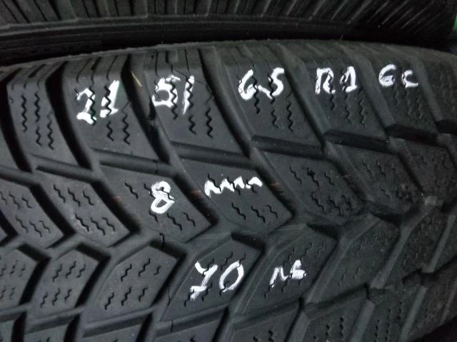 Гуми Зимни 215/65R16, снимка 1 - Гуми и джанти - 12924444