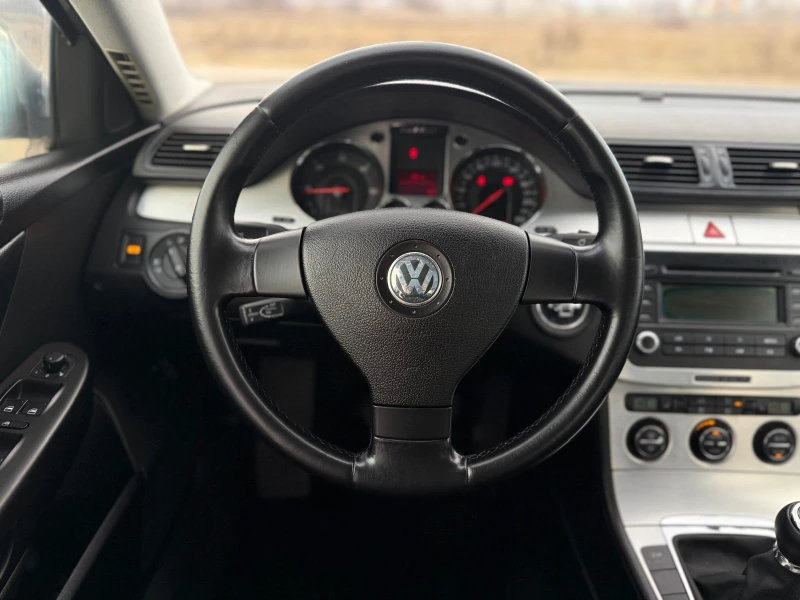 VW Passat 2.0 TDI Highline/Климатроник/Темпомат/Лизинг, снимка 13 - Автомобили и джипове - 48423885