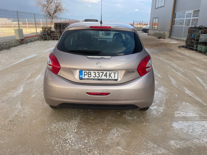 Peugeot 208 1.4 HDI втори собственик, 109 000км, снимка 5 - Автомобили и джипове - 49197880