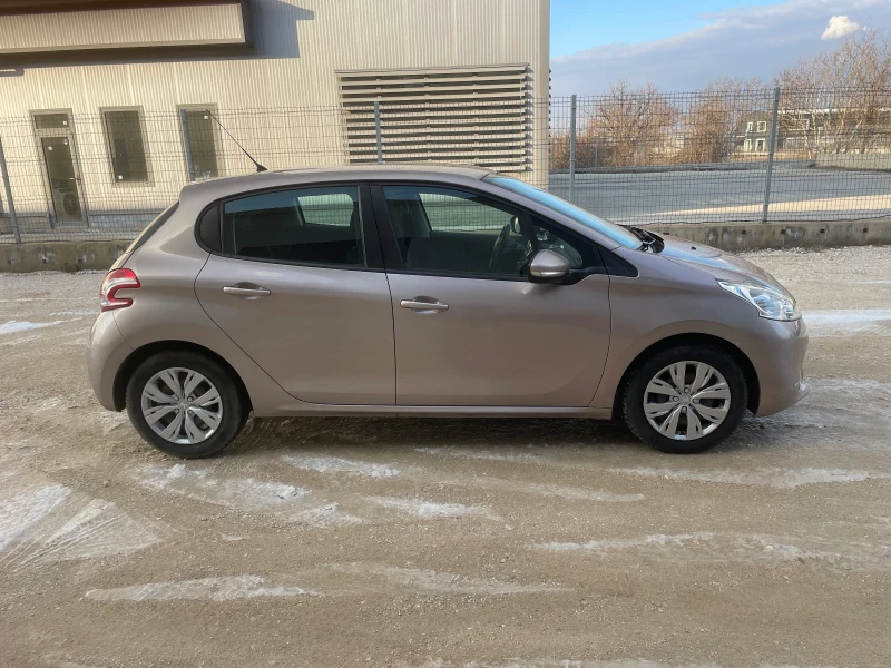 Peugeot 208 1.4 HDI втори собственик, 109 000км, снимка 3 - Автомобили и джипове - 49197880