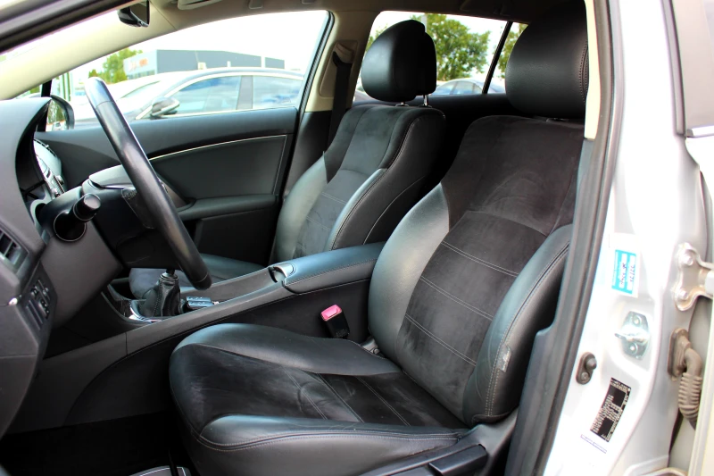 Toyota Avensis 2.2 D-4D D-Cat Executive/ЛИЗИНГ, снимка 11 - Автомобили и джипове - 51751199