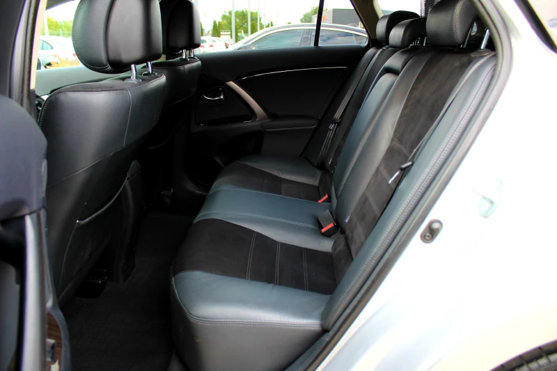 Toyota Avensis 2.2 D-4D D-Cat Executive/ЛИЗИНГ, снимка 14 - Автомобили и джипове - 51751199