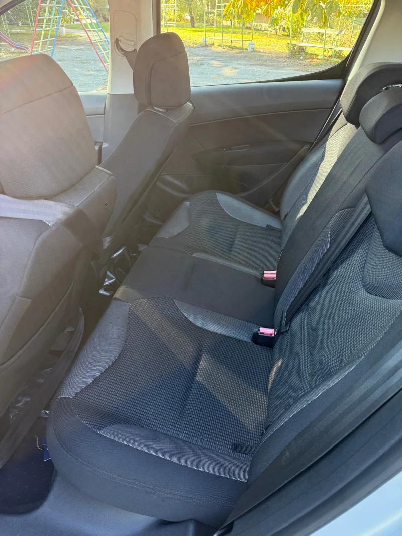 Peugeot 308 1.6 HDI чисто ново турбо обслужена от до, снимка 8 - Автомобили и джипове - 52486502