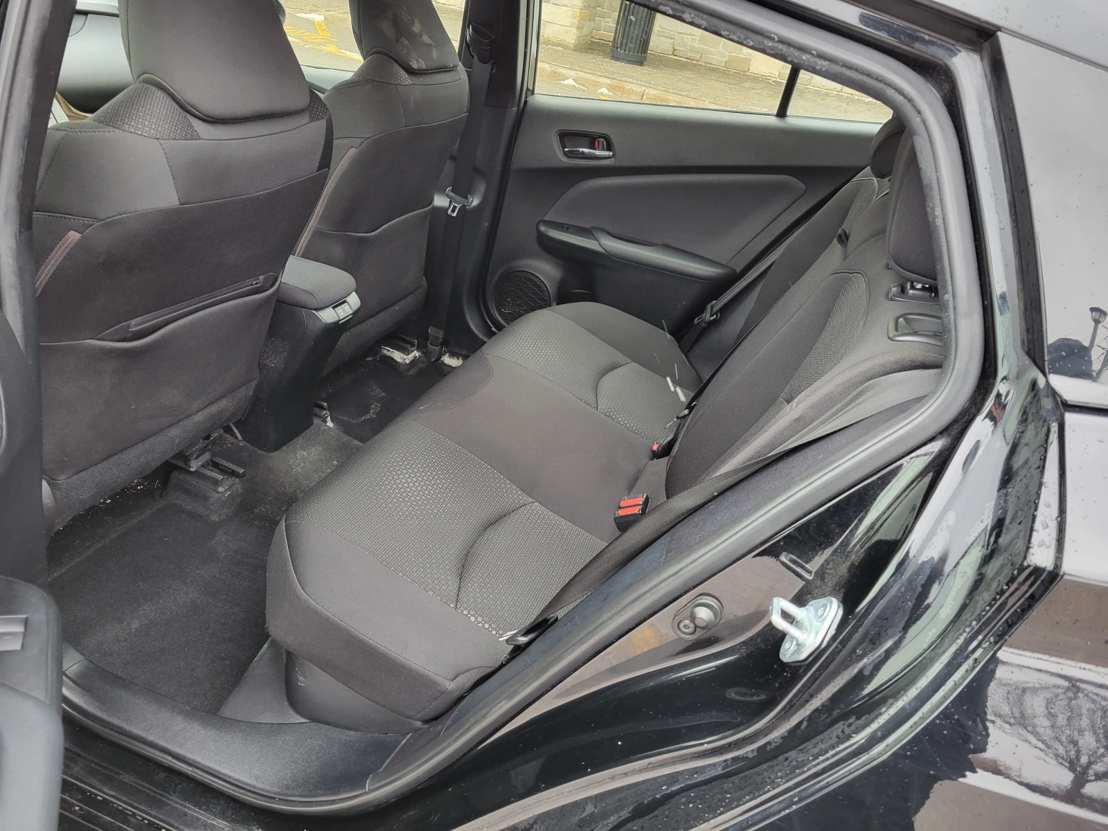 Toyota Prius LE AWD-e  - изображение 9