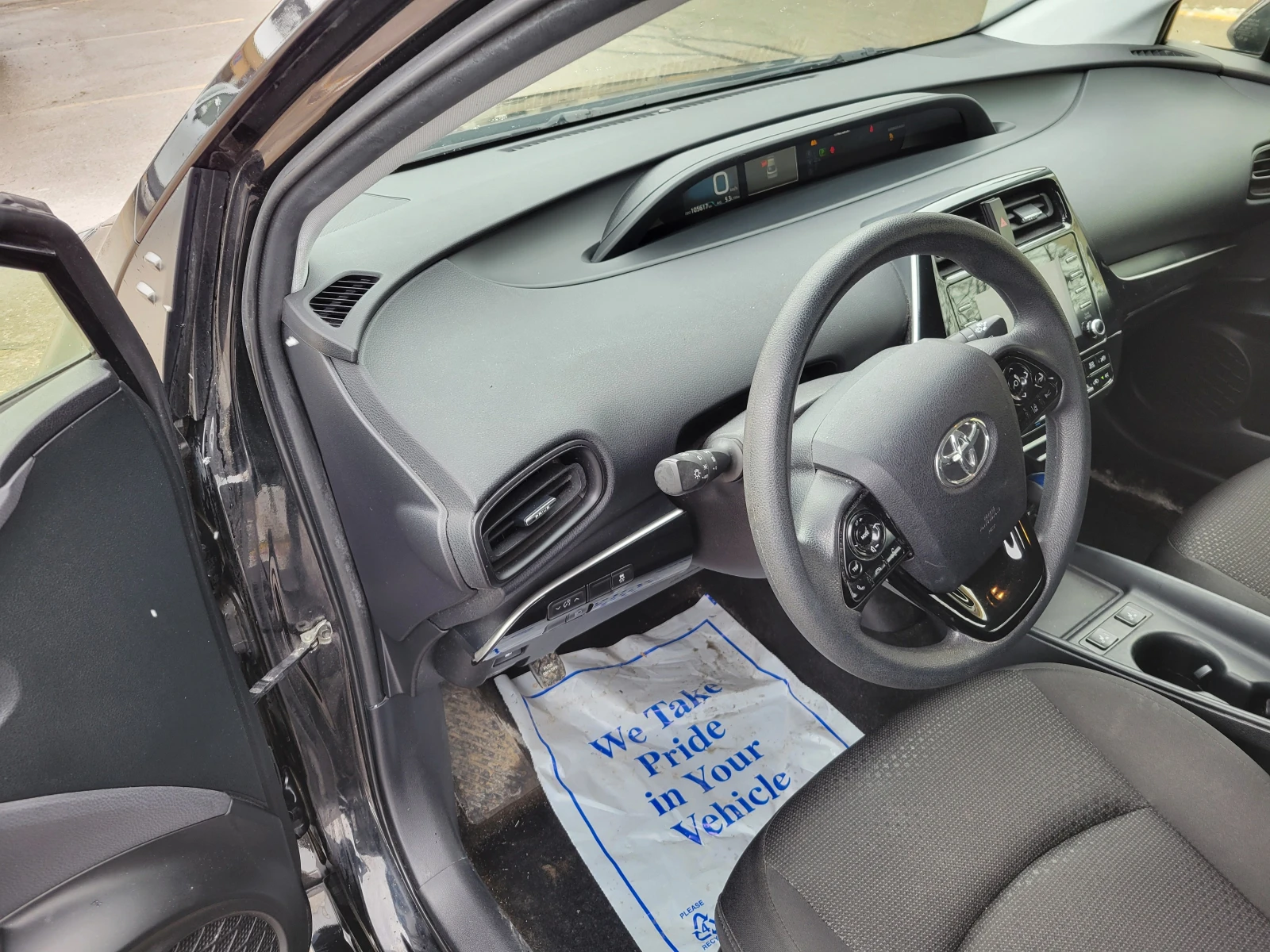 Toyota Prius LE AWD-e  - изображение 7