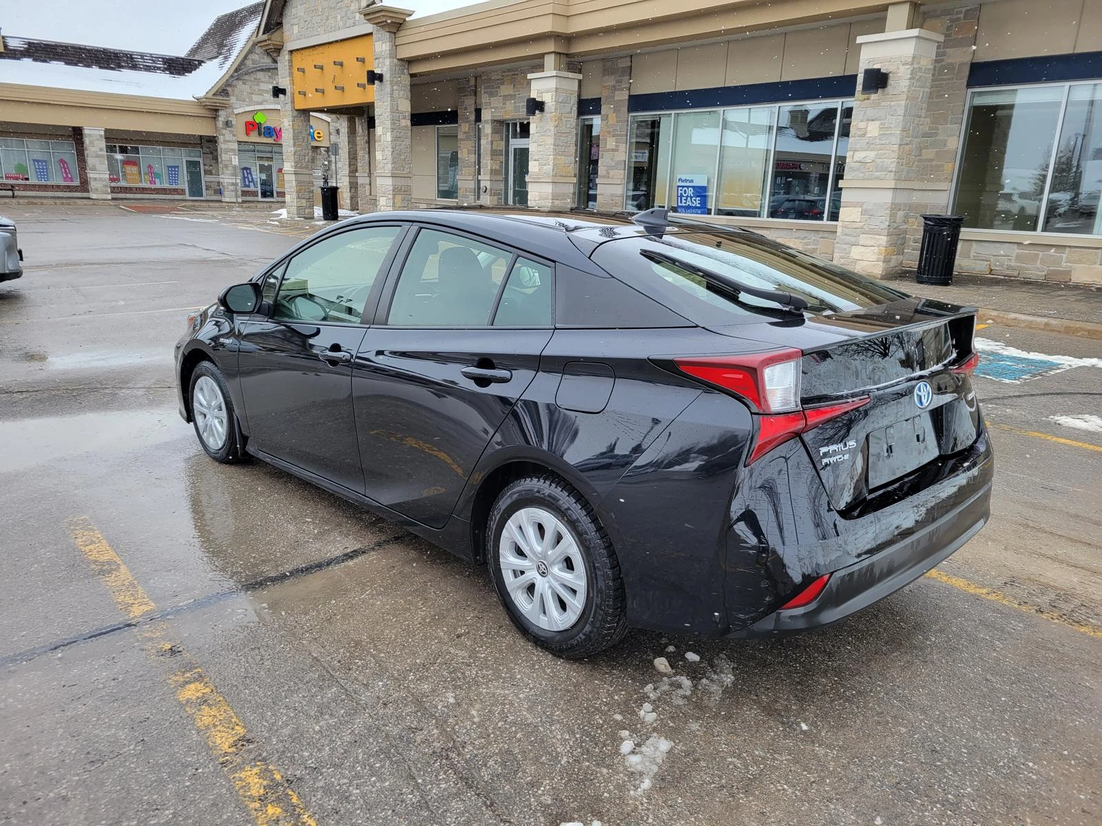 Toyota Prius LE AWD-e  - изображение 2